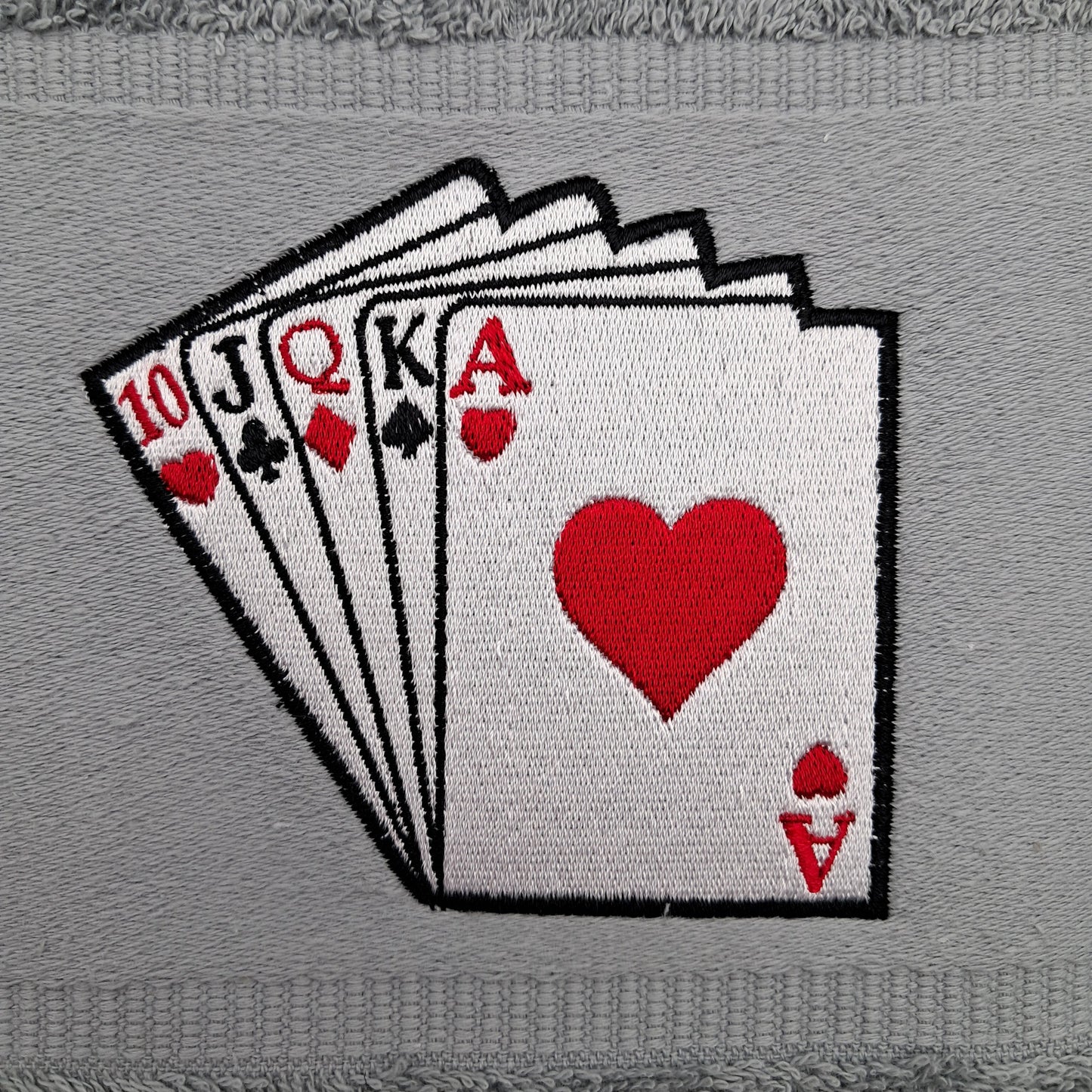 Personalisiertes Handtuch mit Spielkarten und Wunschnamen
