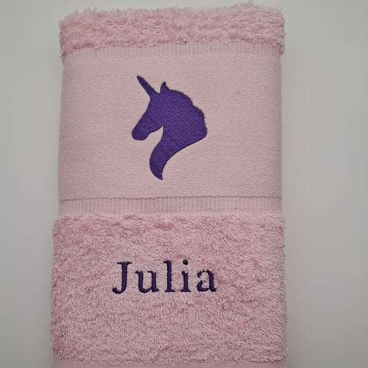 Personalisiertes Handtuch mit Einhorn und Namen