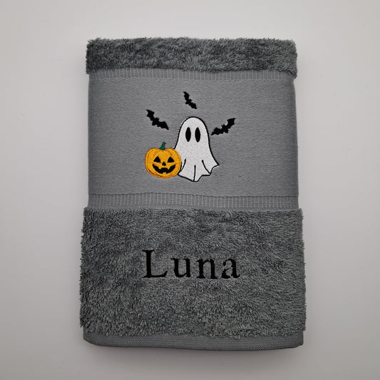Personalisiertes Halloween-Handtuch mit Geist und Wunschname
