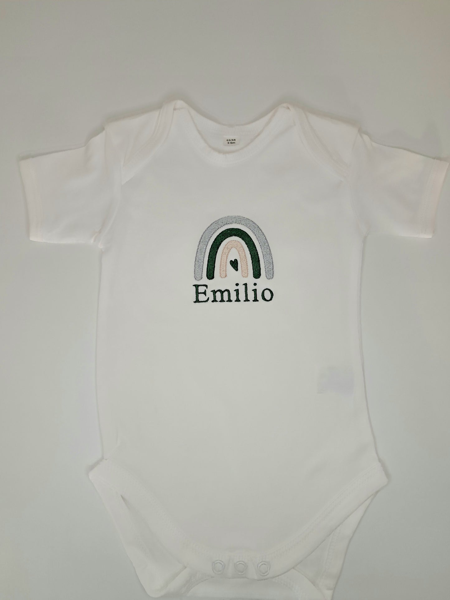 Personalisierter Babybody mit Namen - Regenbogen