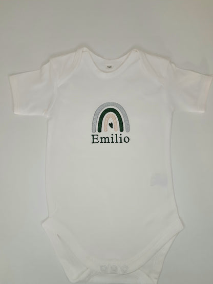 Personalisierter Babybody mit Namen - Regenbogen