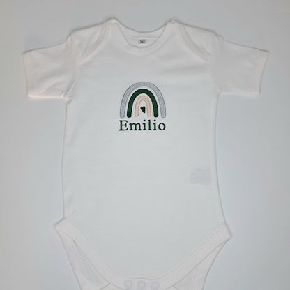 Personalisierter Babybody mit Namen - Regenbogen