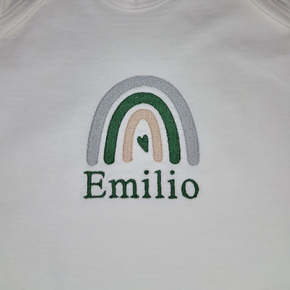 Personalisierter Babybody mit Namen - Regenbogen
