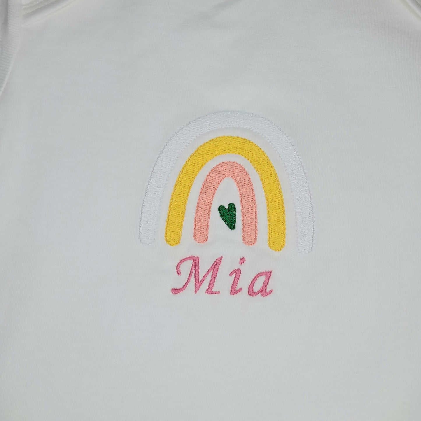 Personalisierter Babybody mit Namen - Regenbogen