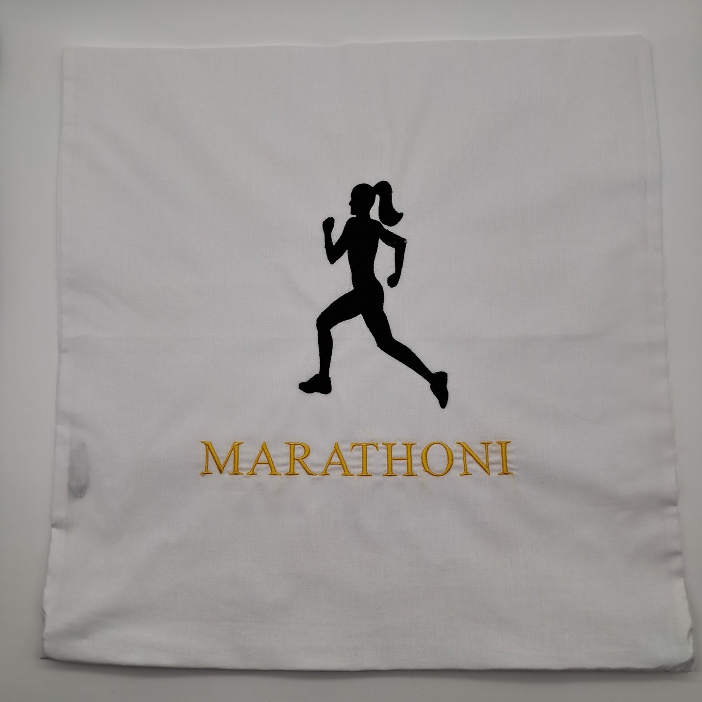 Bestickter Kissenbezug "Marathoni" - 40 x 40 cm (ohne Innenkissen)
