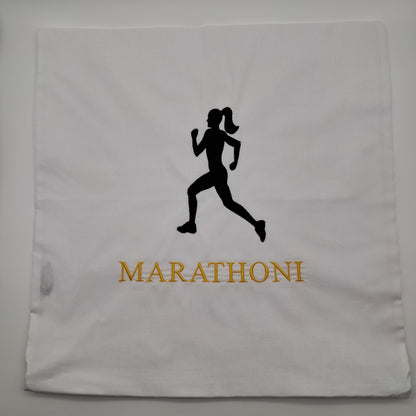 Bestickter Kissenbezug "Marathoni" - 40 x 40 cm (ohne Innenkissen)