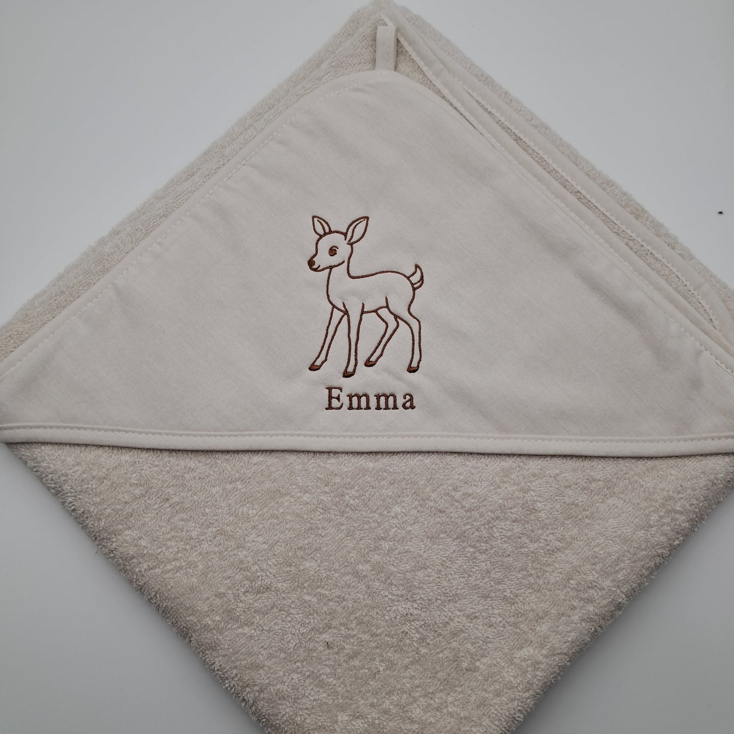 Personalisiertes Kapuzenhandtuch mit Reh-Stickerei & Namen