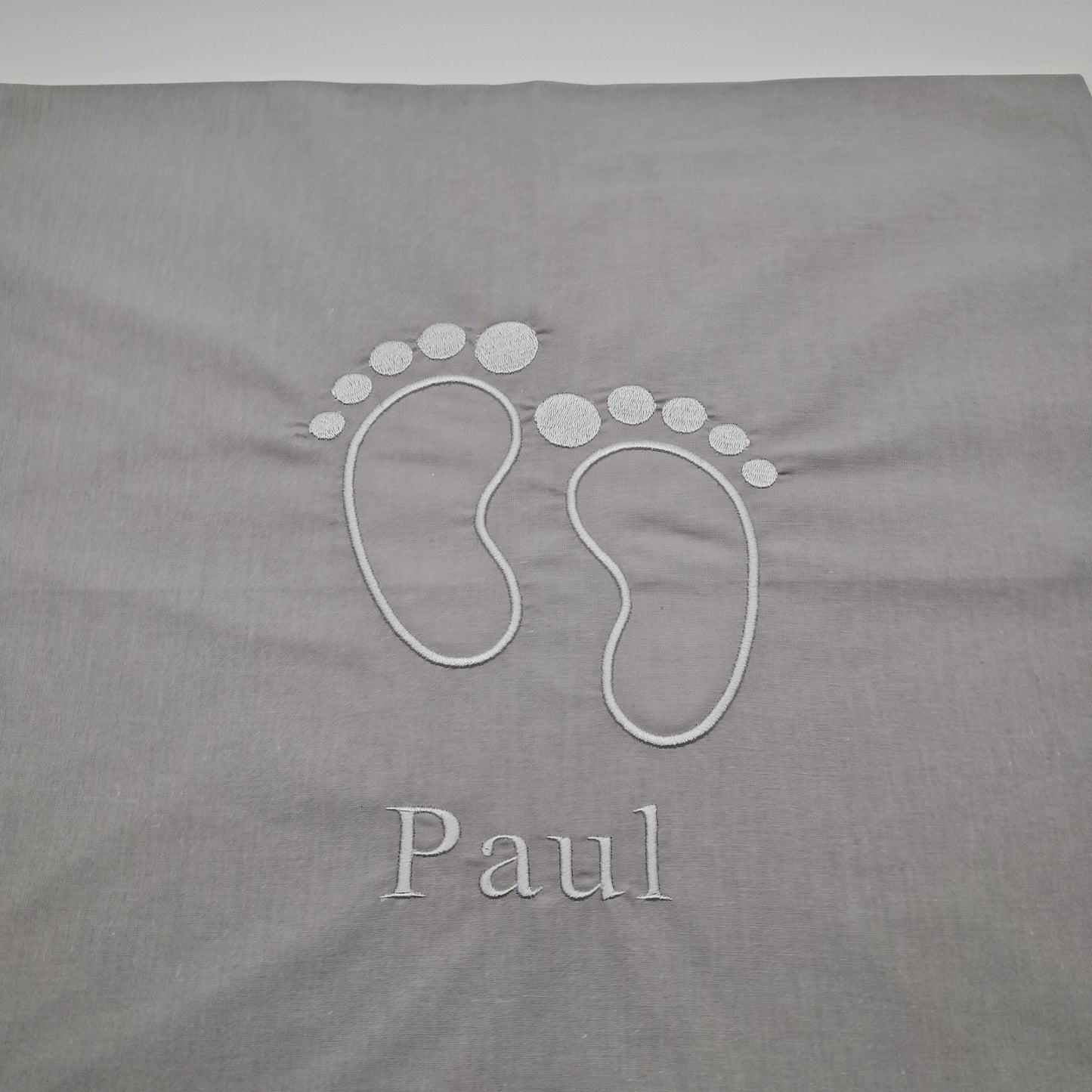 Personalisierter Kissenbezug 40x40 -Babyfüße und Name (ohne Innenkissen)