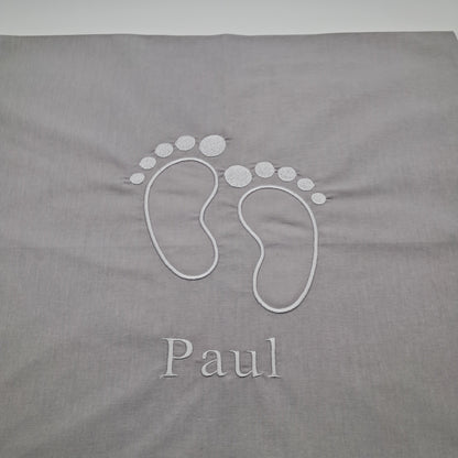 Personalisierter Kissenbezug 40x40 -Babyfüße und Name (ohne Innenkissen)