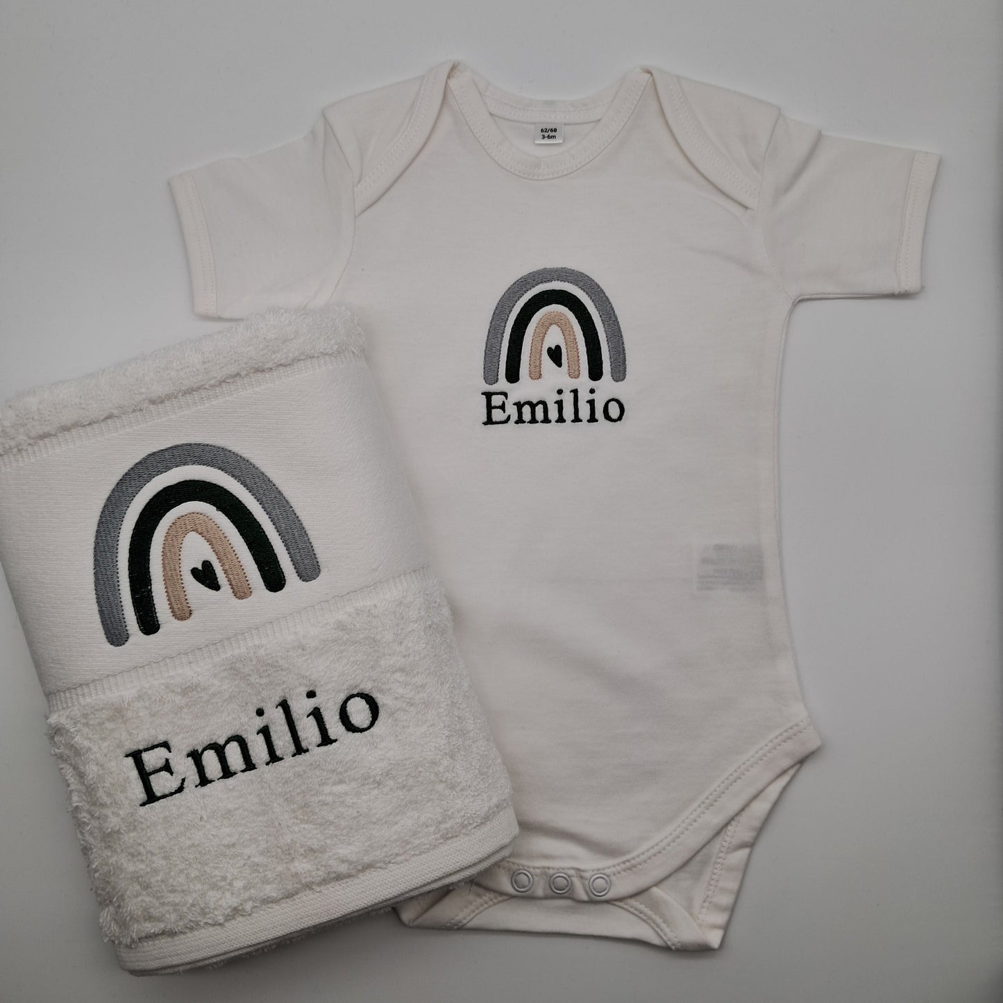 Personalisiertes Babyset - Regenbogen (Body & Handtuch)