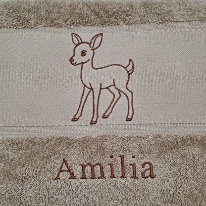 Pesonalisiertes Handtuch mit Reh-Stickerei