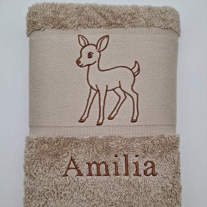 Pesonalisiertes Handtuch mit Reh-Stickerei