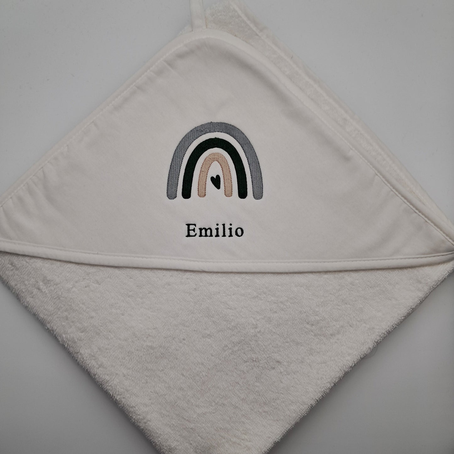 Personalisiertes Kapuzenhandtuch mit Regenbogen-Stickerei & Name