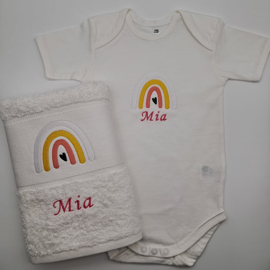 Pesonalisiertes Babyset - Regenbogen (Body & Handtuch)