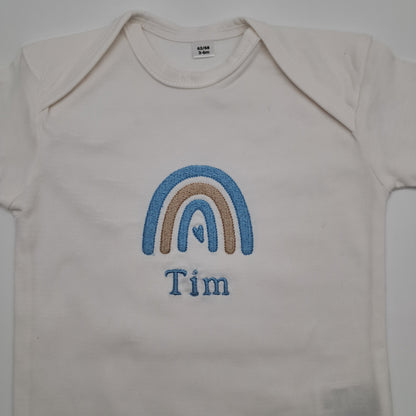 Personalisierter Babybody mit Namen - Regenbogen