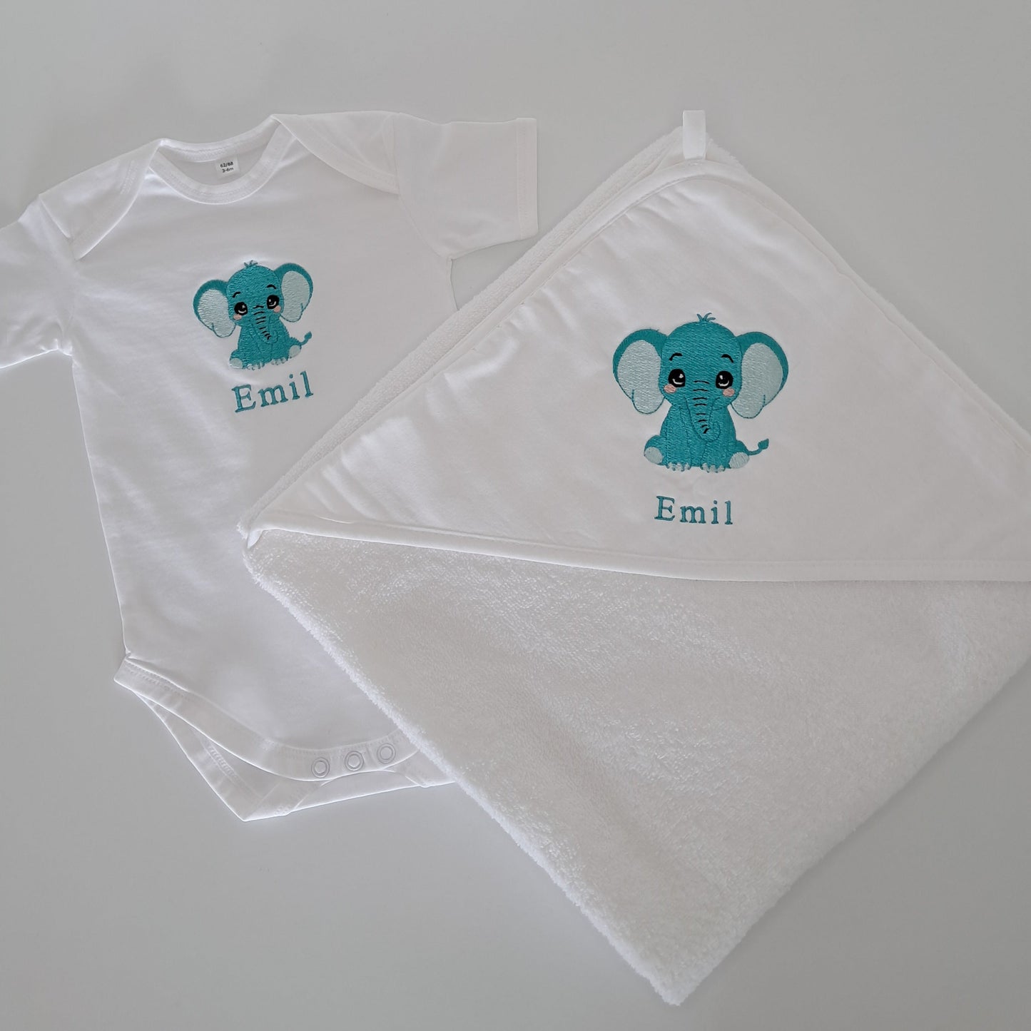 Personalisiertes Babyset - Elefant (Babybody & Kapuzenhandtuch)